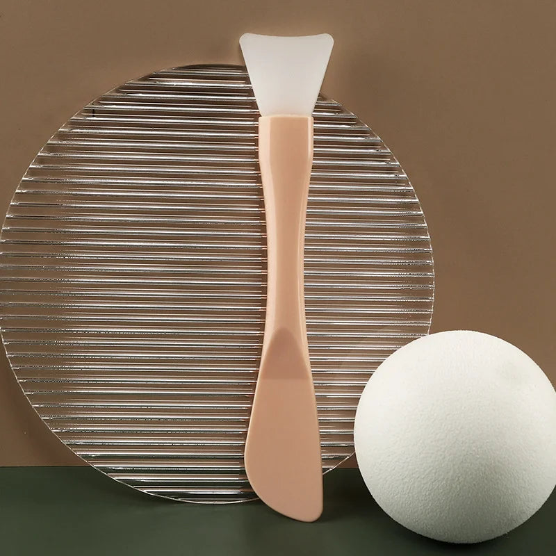 4pcs Silicone Soft Head Cosmetic Spatula Curved Scoop Makeup Mask Cream Spoon Eye Cream Stick Make Up Face Beauty Tool HIP 1pcs