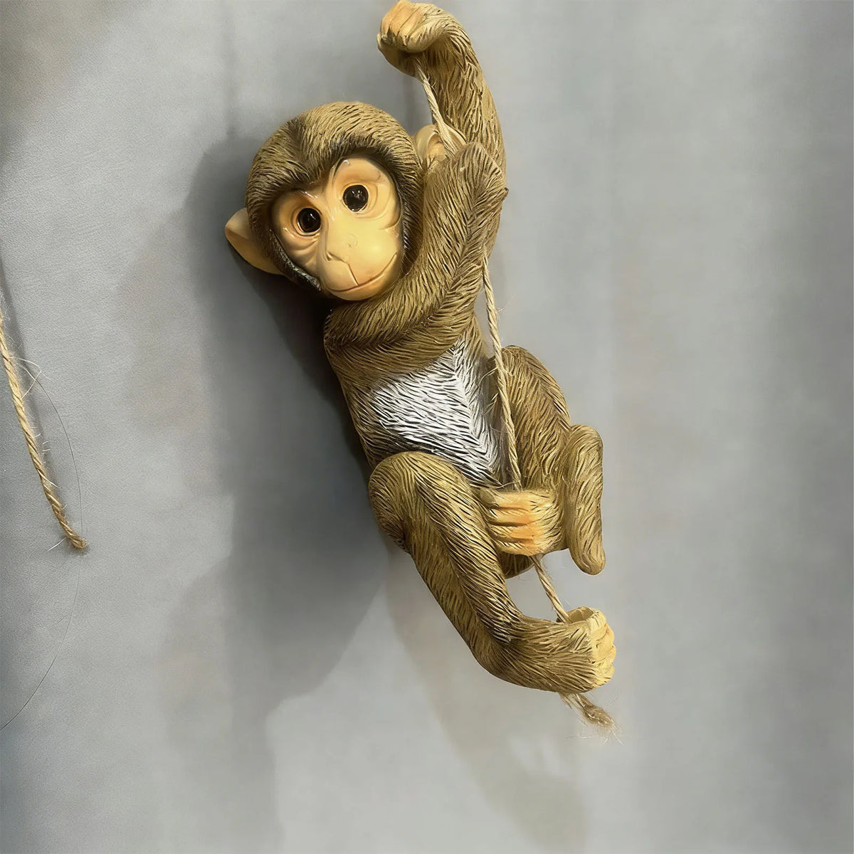 Hanging Monkey Figurine Hanging Monkey Garden Statue Resin Climbing Tree Baby Chimpanzee Animal Sculpture for Outdoor Yard Decor HIP
