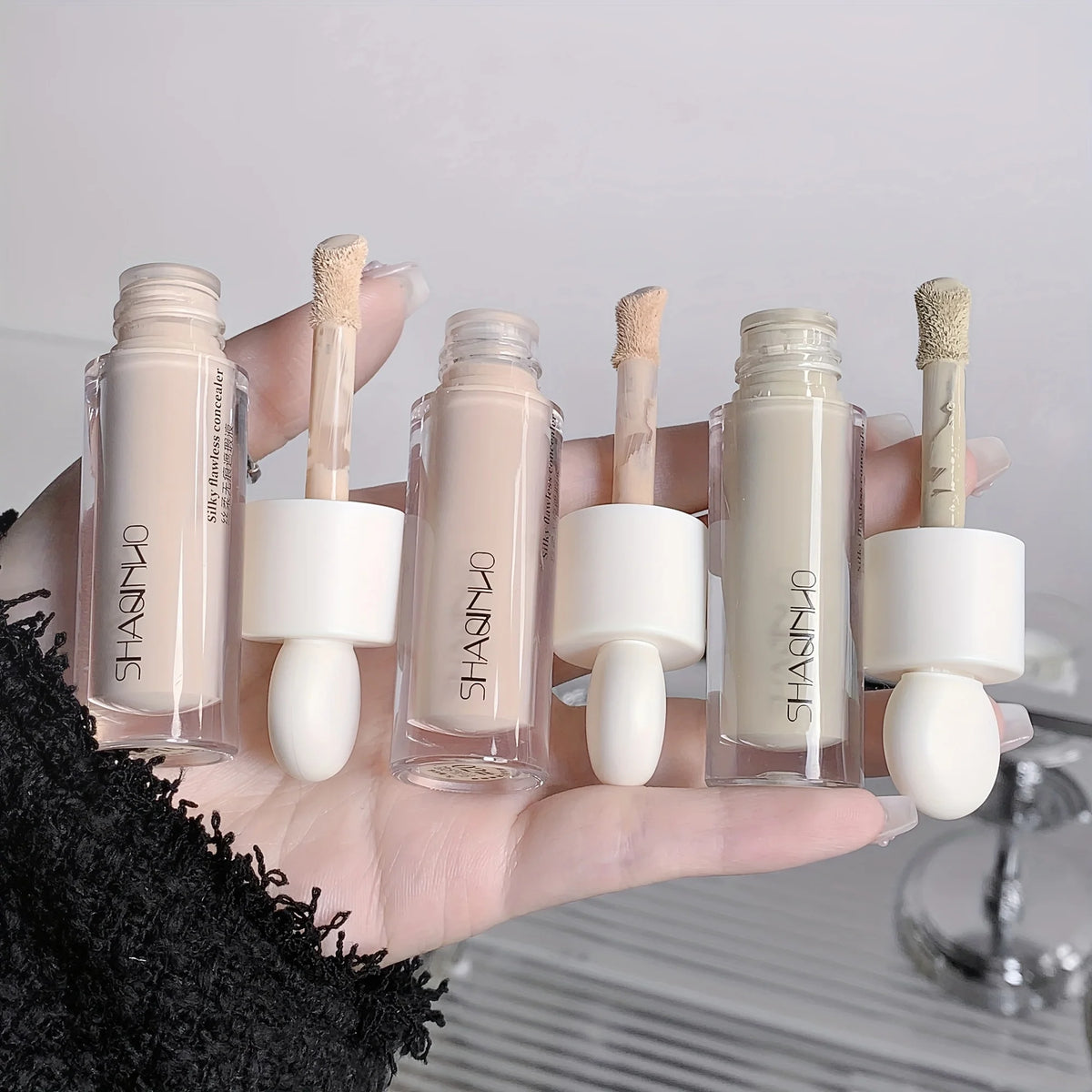 Silky seamless concealer for lasting coverage of acne spots and dark circles under the eyes concealer HIP