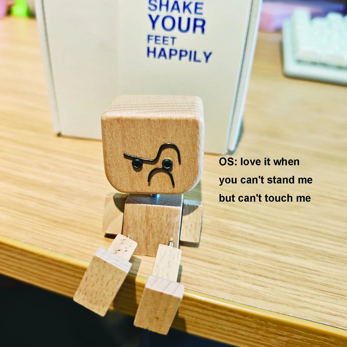 Wooden Shaking Man Figurine – Funny Desktop & Dashboard Décor Novelty Desk Figurine HIP