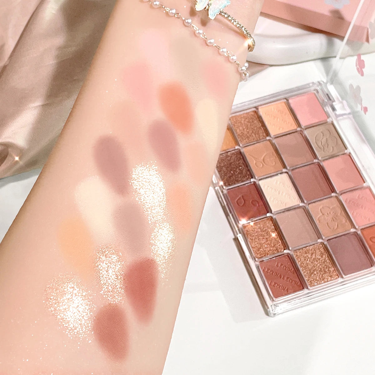 20-Color Eyeshadow Palette – Glitter, Shimmer & Matte | HIP Eyeshadow Palette HIP