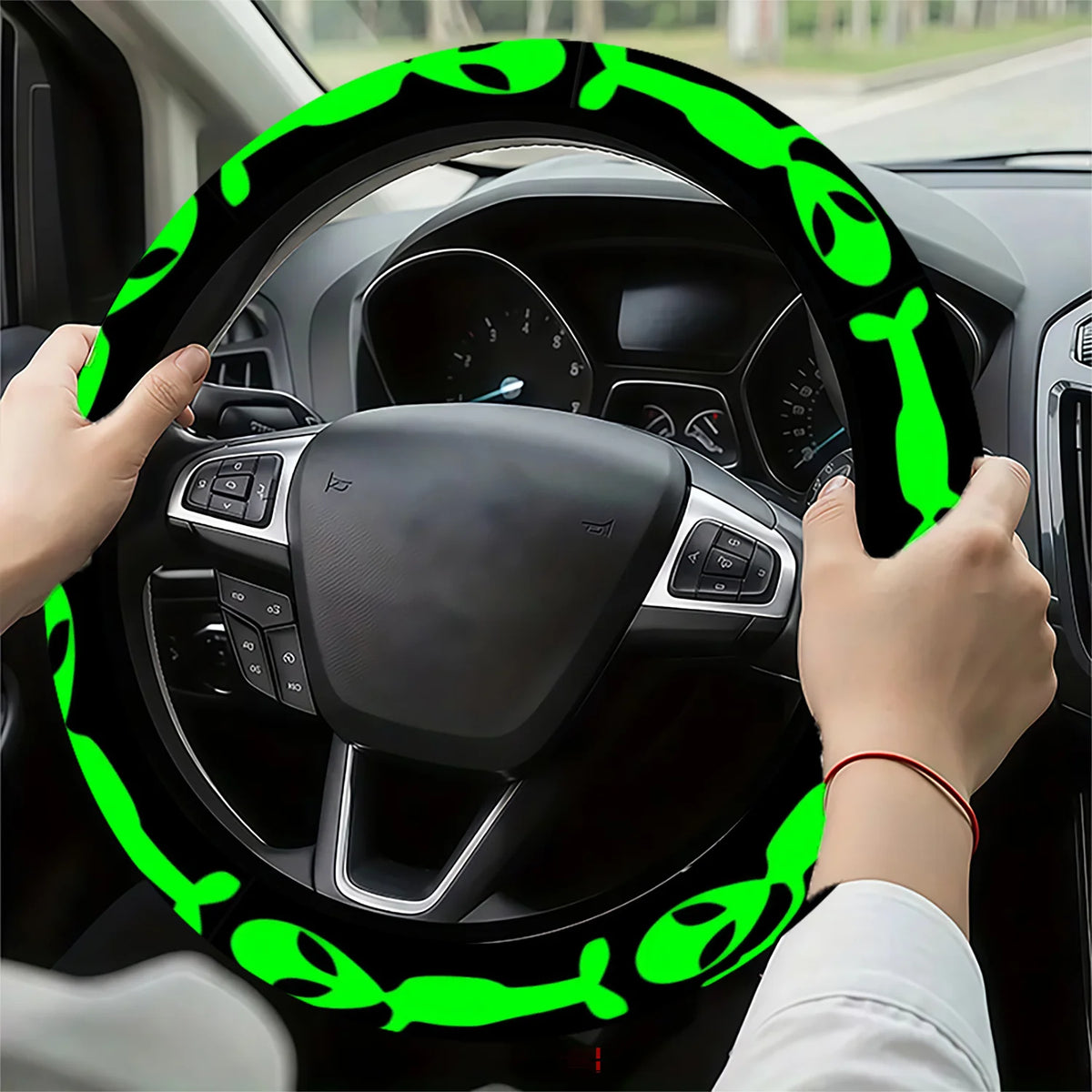 Alien Glow-in-the-Dark Steering Wheel Cover – Universal Fit Steering Wheel Cover HIP