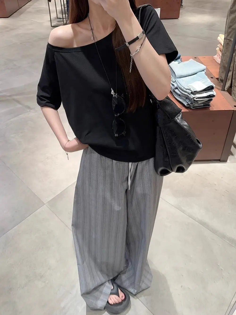 Design-sliding Shoulders One Shoulder Two Short-sleeved T-shirts for Women in Summer Light and Lazy Solid Color Off-shoulder Top HIP