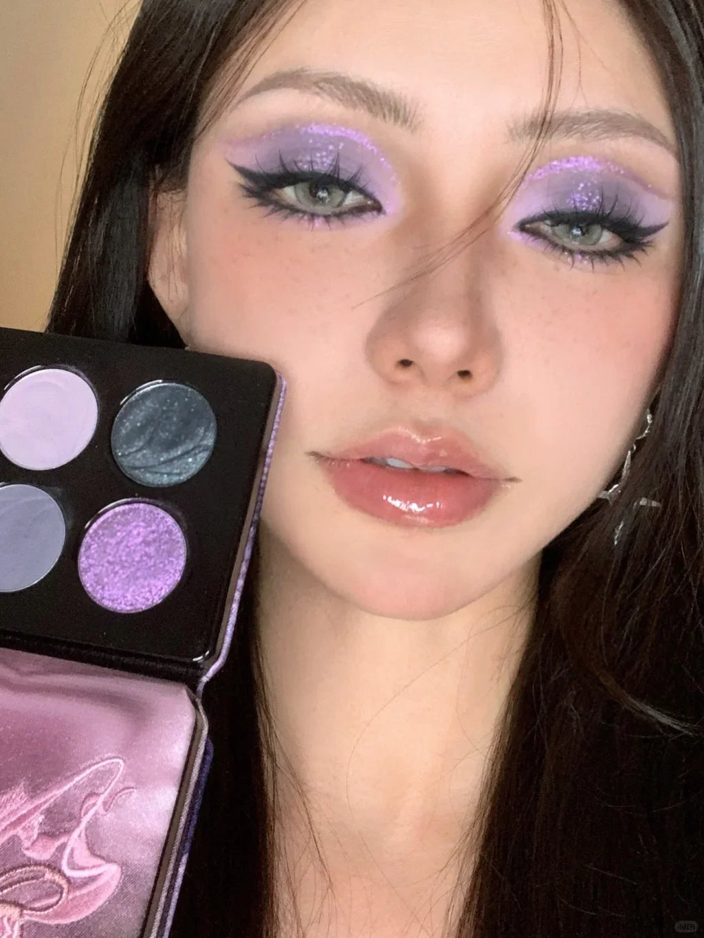 Kaleidos 4-Color Eyeshadow Palette – Smoky, Shimmer & Matte Eyeshadow Palette HIP