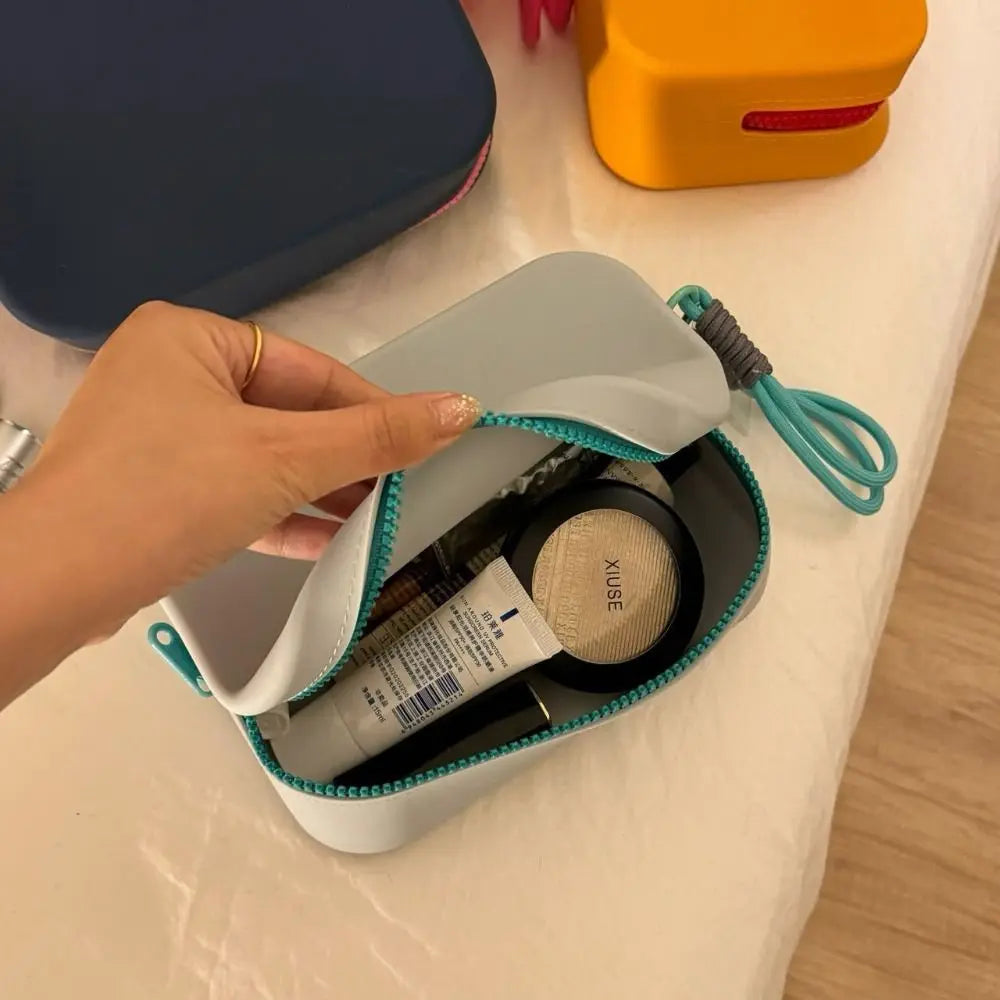Portable Silicone Travel Bag – Waterproof Zipper Toiletry Pouch Silicone Toiletry Bag HIP