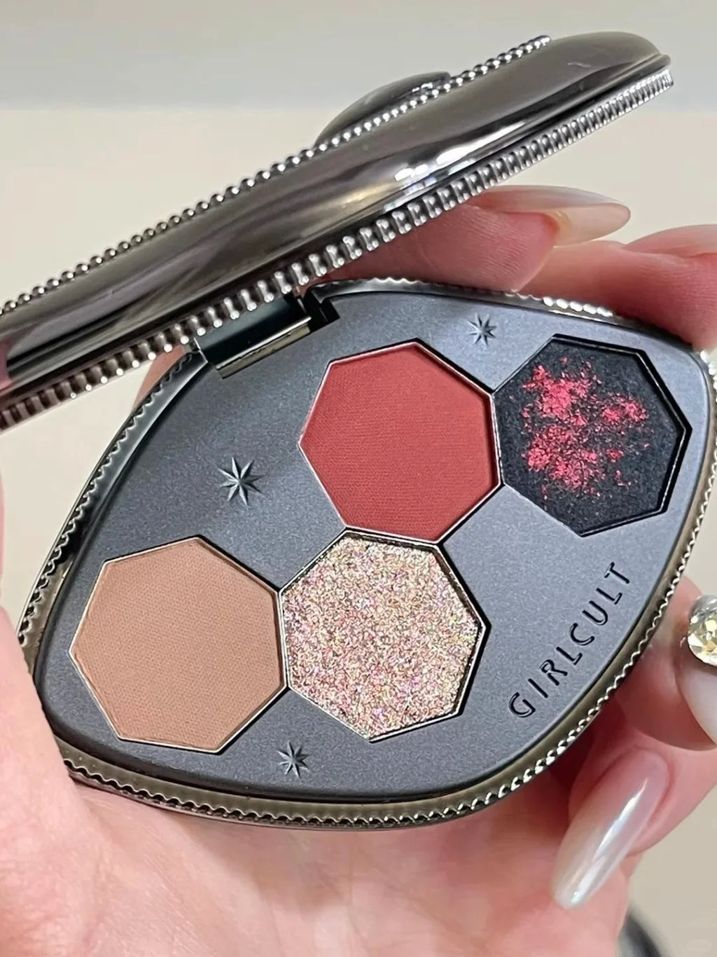 Girlcult 4-Color Eyeshadow Palette – Matte, Shimmer & Smoky Eyeshadow Palette HIP
