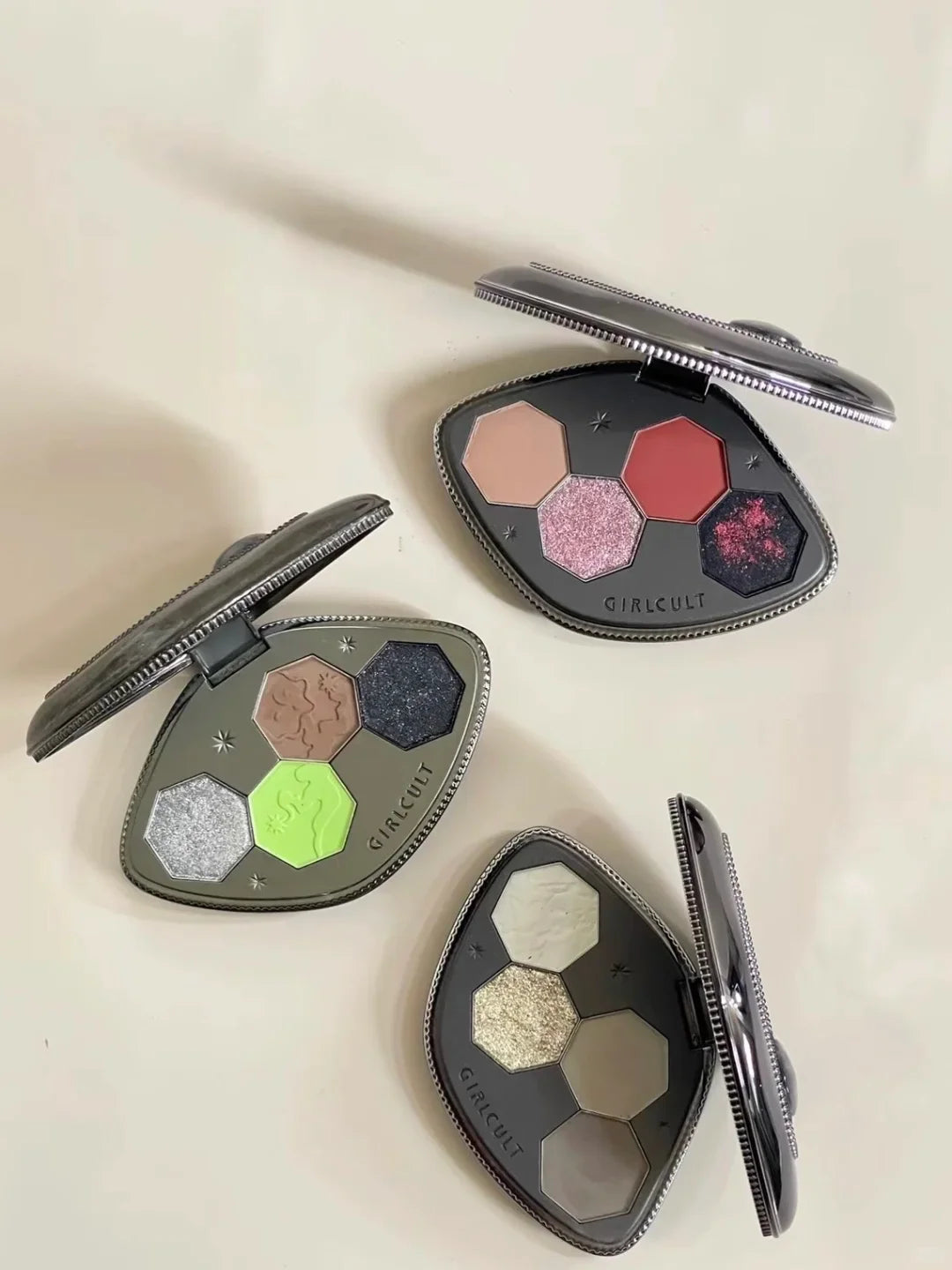 Girlcult 4-Color Eyeshadow Palette – Matte, Shimmer & Smoky Eyeshadow Palette HIP