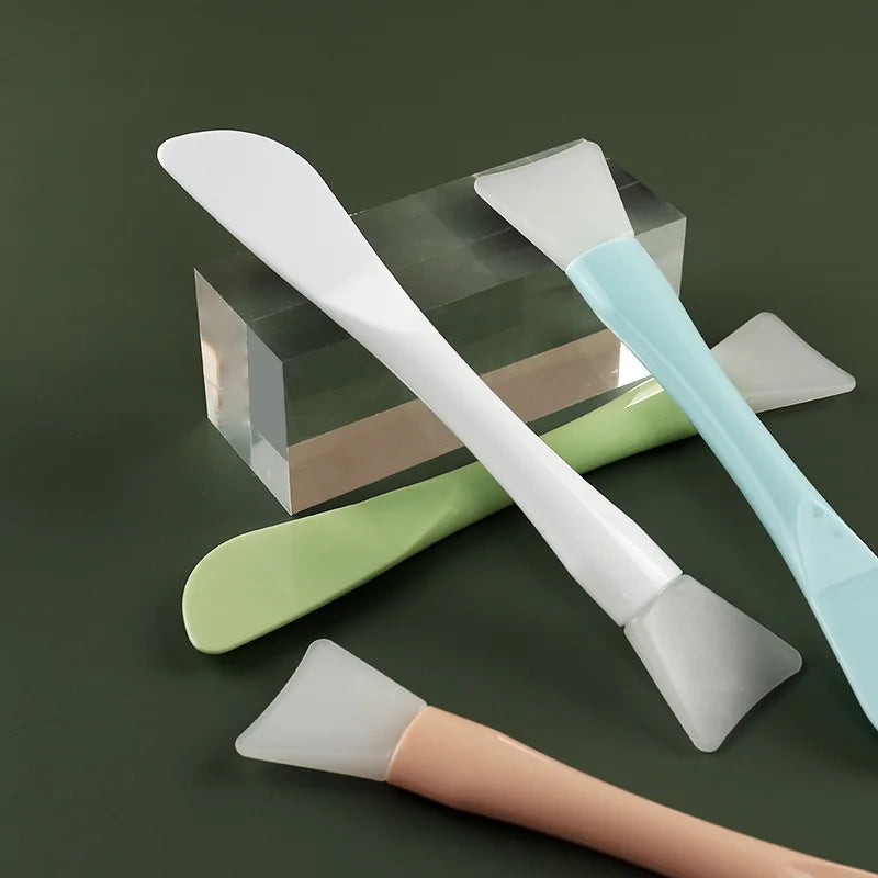 4pcs Silicone Soft Head Cosmetic Spatula Curved Scoop Makeup Mask Cream Spoon Eye Cream Stick Make Up Face Beauty Tool HIP